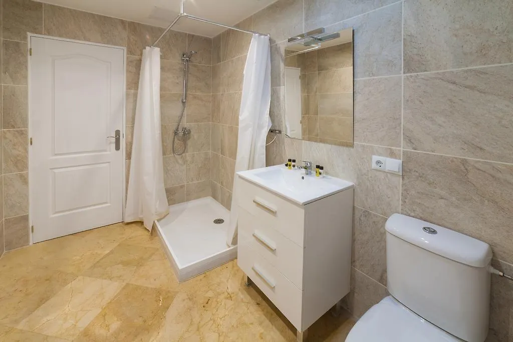 Banus Beach Apartmentsマルベーリャ アパートホテル